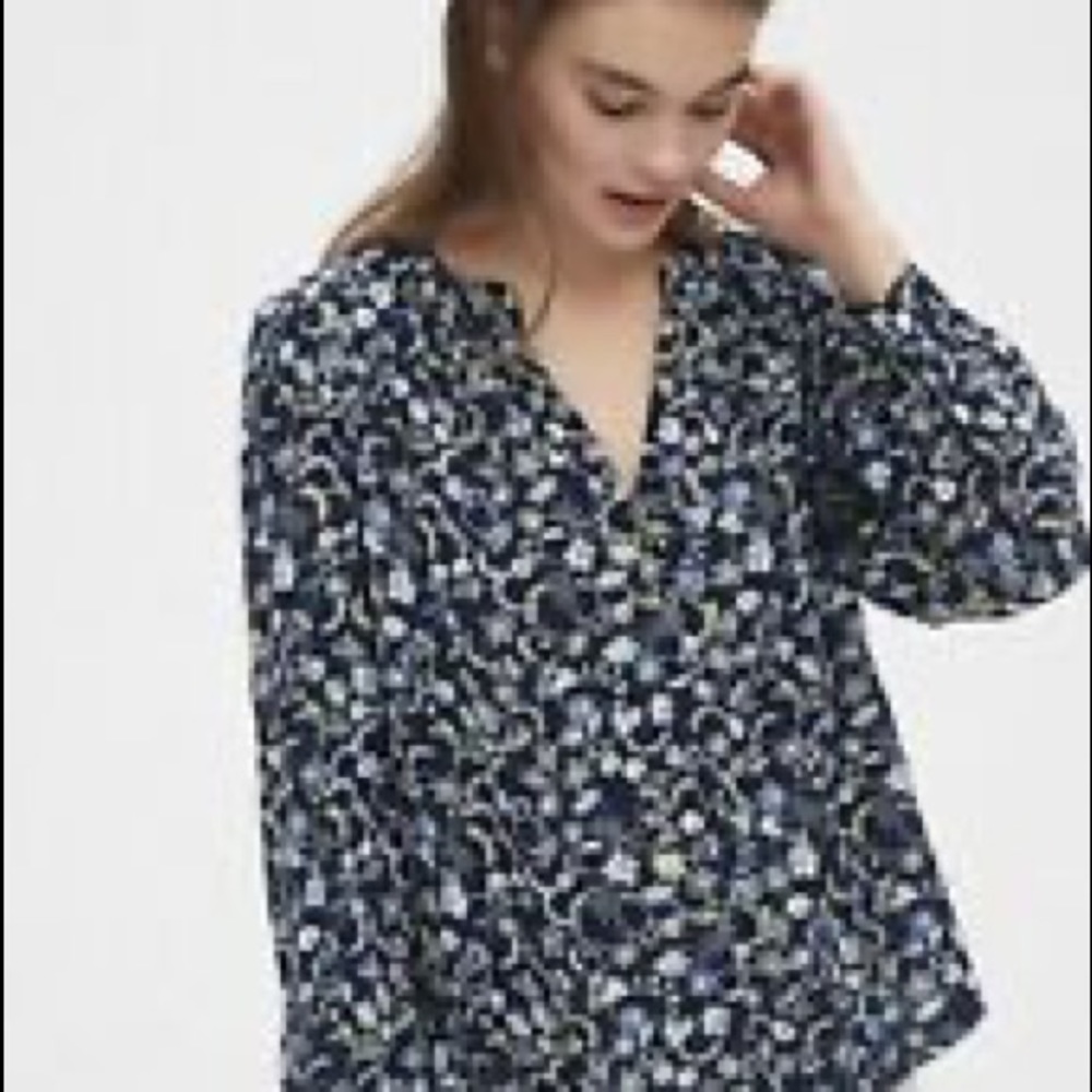 NWOT Gap flowy split neck floral top